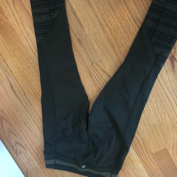 Size 4 lululemon cropped leggings! - Picture 6 of 8